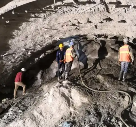 铁锋拱顶带模注浆料的施工流程及注意事项